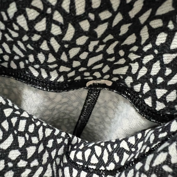 Lululemon Black and White Leggings size 6 - Picture 3 of 8